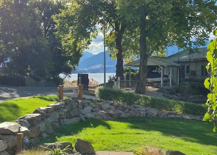 Peaceful Escape - Walk To Town, & Golf